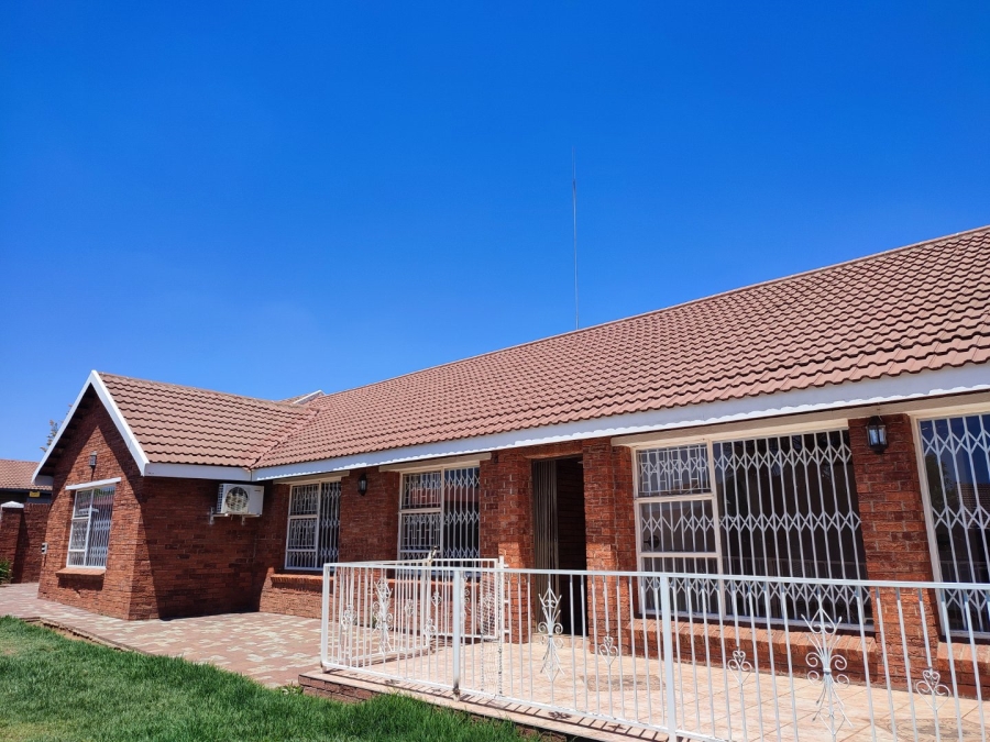 4 Bedroom Property for Sale in Fleurdal Free State